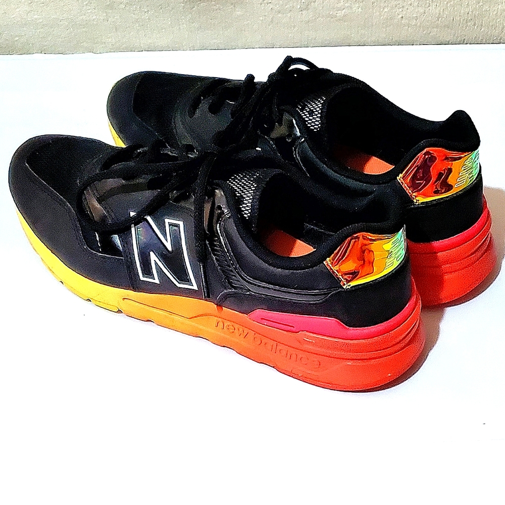 NEW BALANCE 997H SHOES. FASHION SNEAKERS MENS Sz:6.5 AMAZING CONDITION.